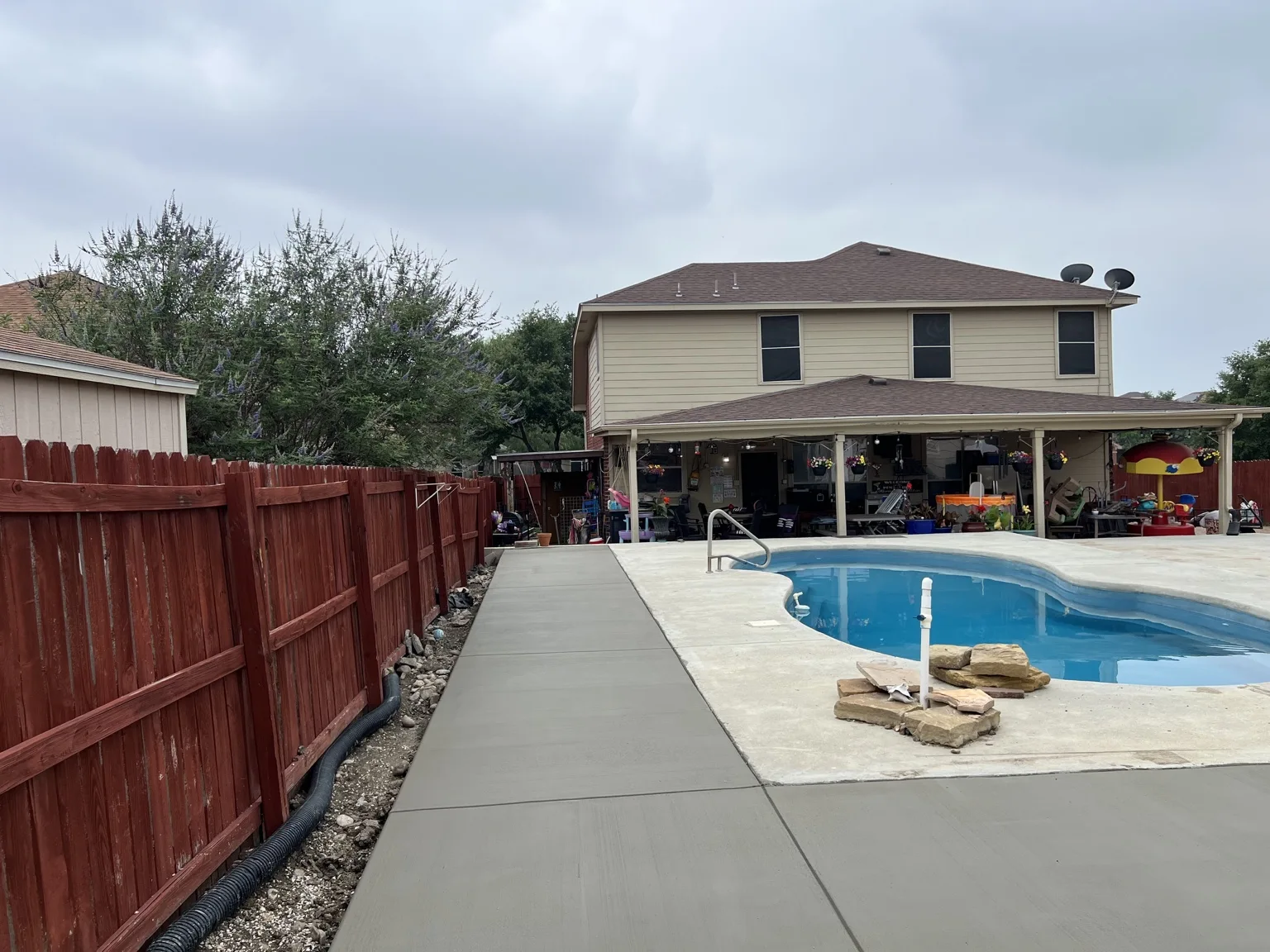 EDF Enterprises Pool Decks project photo 2